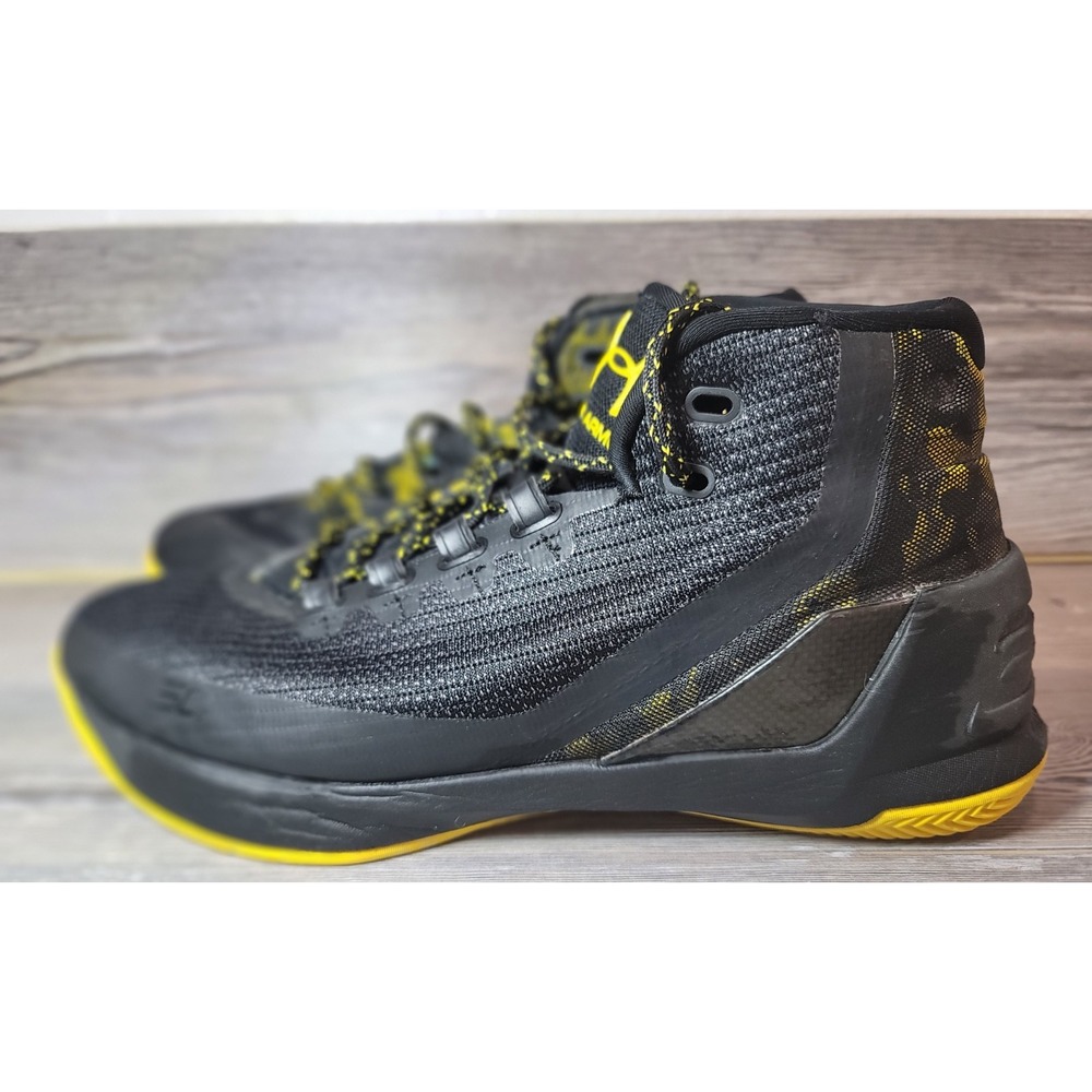 Under Armour mens shoes size 9.5 yellow black 4501054767 high tops